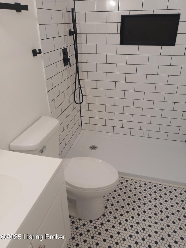 263 Fawn Hill Loop, Leitchfield, KY 42754 - full bathroom with a tile shower, vanity, and tile patterned floors