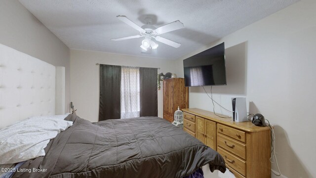 7236 Michael Benjamin Cir, Crestwood, KY 40014 - bedroom with a ceiling fan