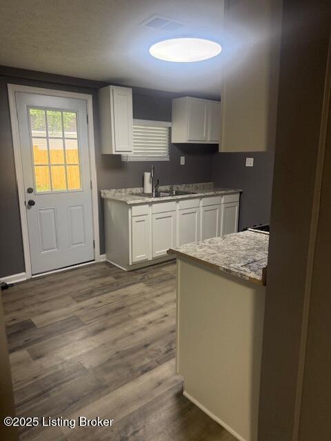 648 N 26th St, Louisville, KY 40212 - photo 12