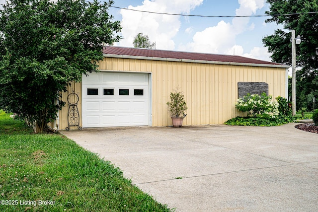 607 Hardin Springs Rd, Big Clifty, KY 42712 - garage featuring concrete driveway