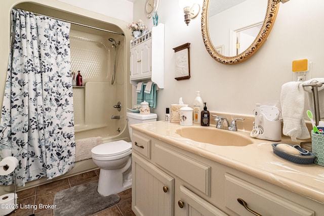 607 Hardin Springs Rd, Big Clifty, KY 42712 - bathroom featuring shower / tub combo with curtain and vanity