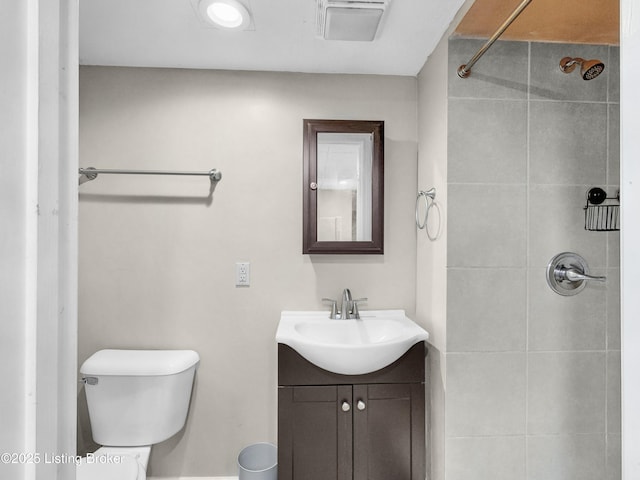 1910 Alfresco Pl, Louisville, KY 40205 - bathroom with vanity and a tile shower