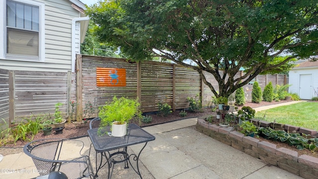 1910 Alfresco Pl, Louisville, KY 40205 - fenced backyard with a patio