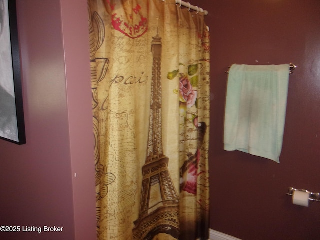 1366 Greens Chapel Rd, Bloomfield, KY 40008 - bathroom featuring a shower with shower curtain