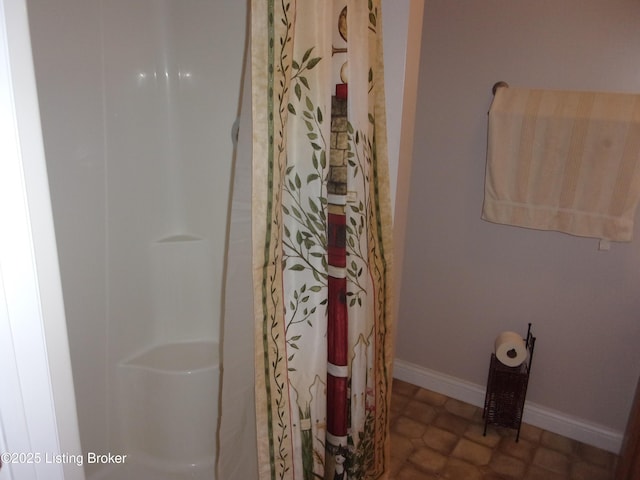 1366 Greens Chapel Rd, Bloomfield, KY 40008 - full bathroom with baseboards and curtained shower