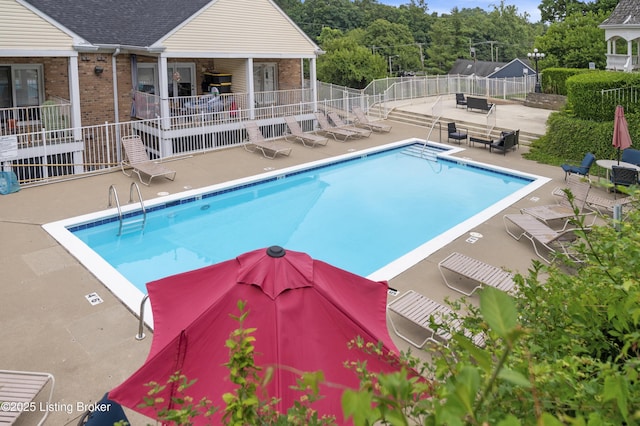 2726 Hollywood Ter Apt 101, Louisville, KY 40206 - community pool featuring a patio area