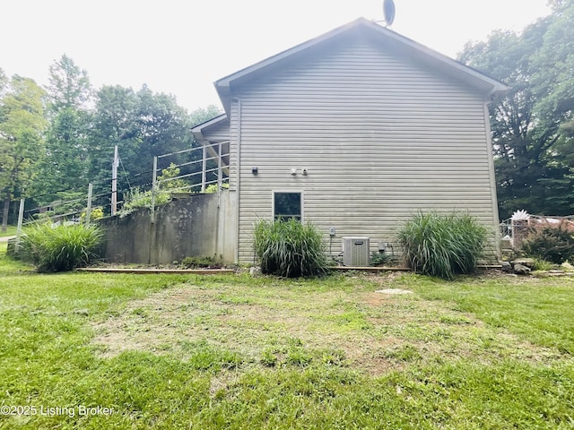 40 Sunflower Ln, Brandenburg, KY 40108 - view of side of home featuring a lawn