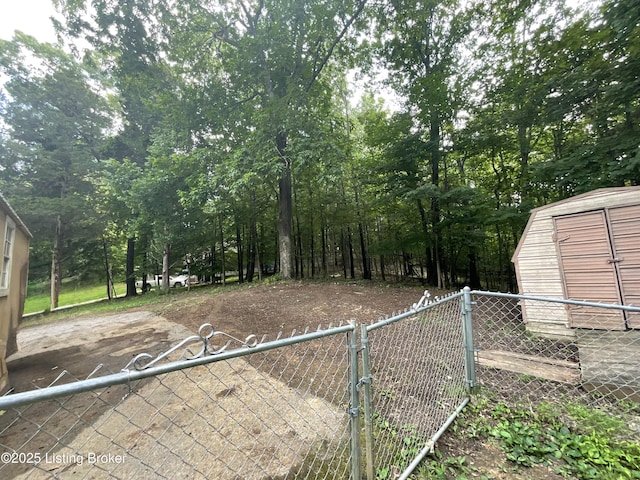 40 Sunflower Ln, Brandenburg, KY 40108 - view of yard featuring a gate and a storage unit