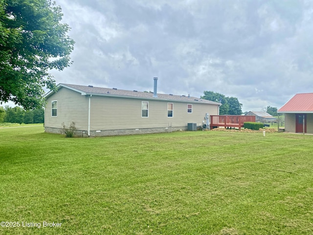 356 Armes Lively Rd, Leitchfield, KY 42754 - back of property with crawl space, a wooden deck, and a yard