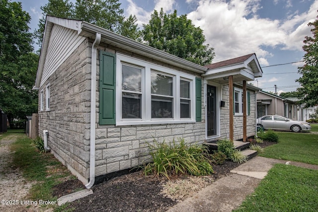 218 N Mantle Ave, Elizabethtown, KY 42701 - view of front of home featuring stone siding and a front yard