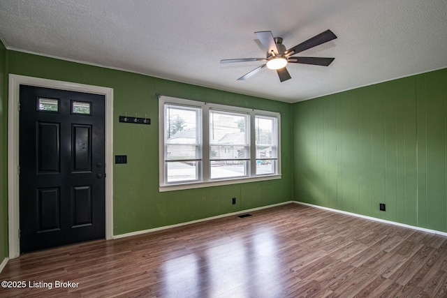 218 N Mantle Ave, Elizabethtown, KY 42701 - foyer with wood finished floors, a ceiling fan, and a textured ceiling