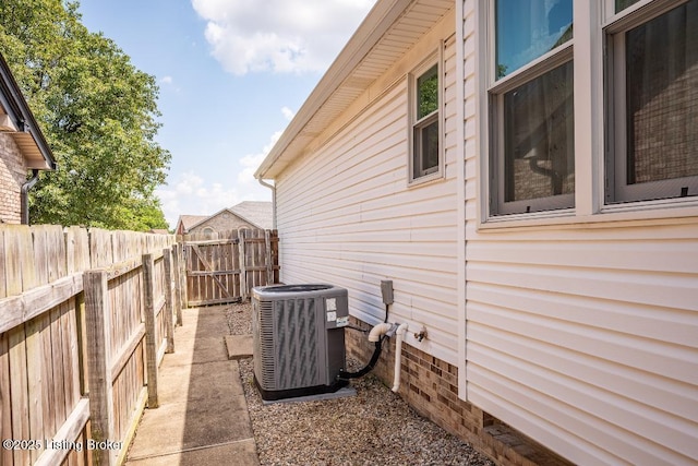 4920 Hunters Point Cir, Louisville, KY 40216 - photo 48