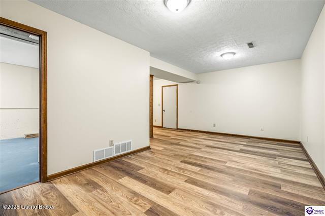 305 Falcon Ct, Elizabethtown, KY 42701 - photo 29