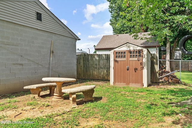 5517 Landcross Dr, Louisville, KY 40216 - photo 38