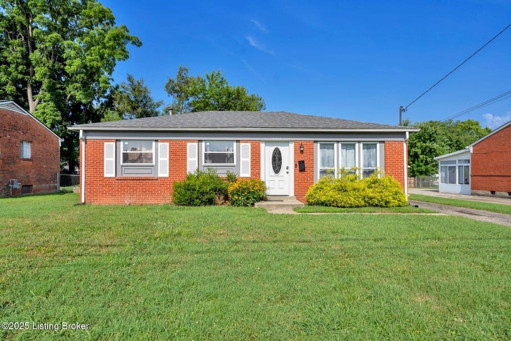 9712 Gandy Rd, Louisville, KY 40272 - photo 1
