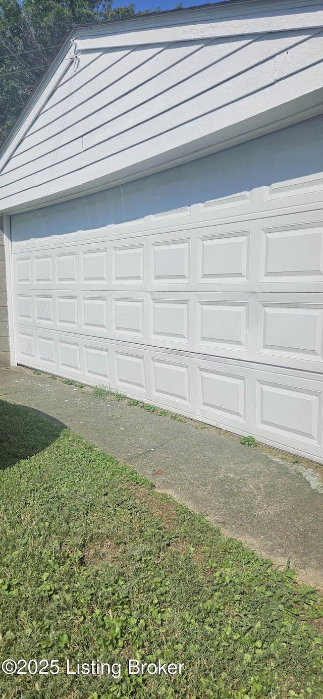 13207 Meadowlawn Dr, Louisville, KY 40272 - photo 20