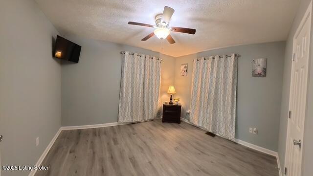 5712 Jeanine Dr, Louisville, KY 40219 - photo 13