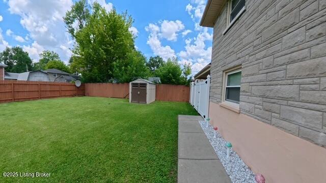 5712 Jeanine Dr, Louisville, KY 40219 - photo 32