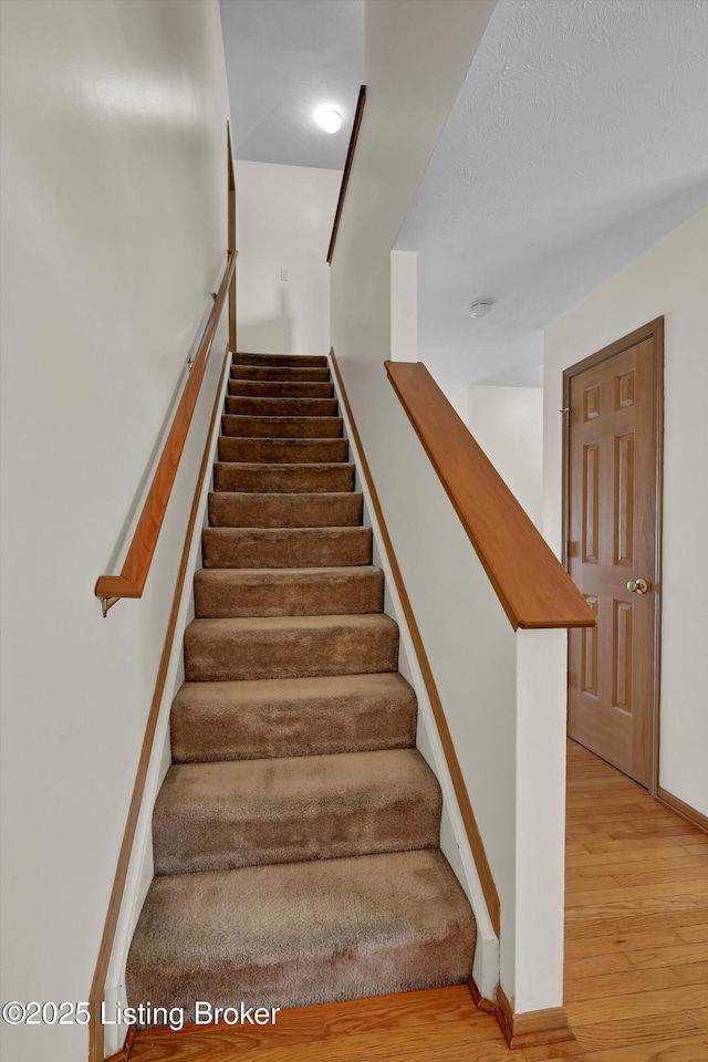 9406 Wood Hollow Rd, Louisville, KY 40229 - photo 26