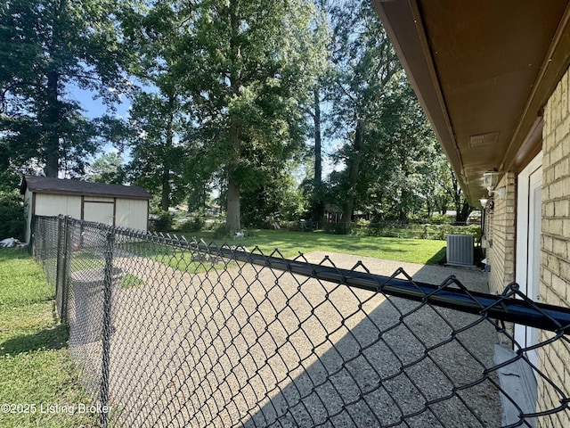 8215 Afterglow Dr, Louisville, KY 40214 - photo 4