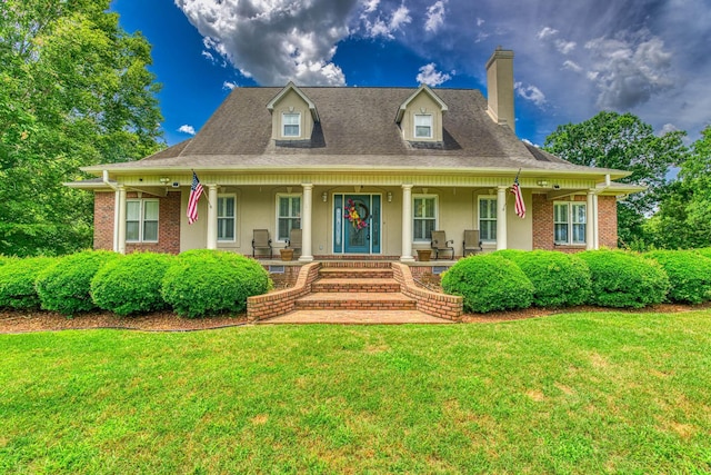 view of front facade featuring a porch and a front yard