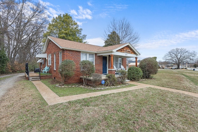 view of front facade with a porch and a front lawn