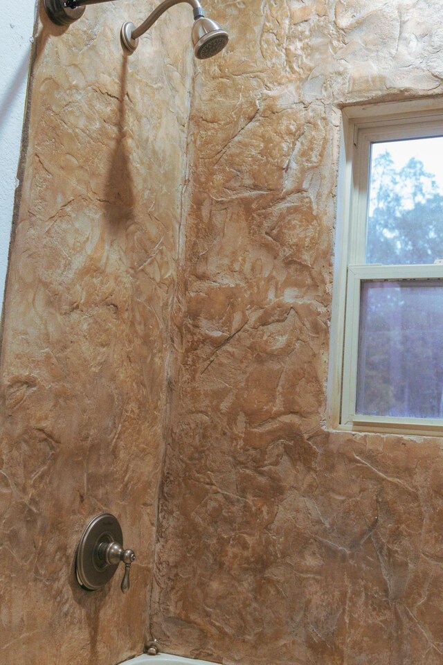4940 Kent Rd, Tremont, MS 38876 - interior details with tiled shower / bath combo