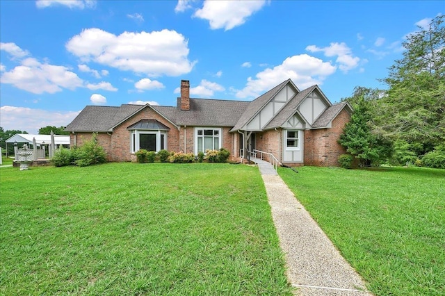 view of front of property with a front lawn