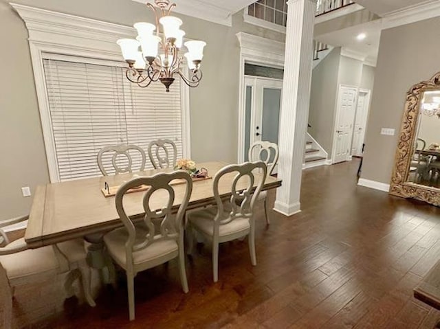 dining space with crown molding, dark wood-type flooring, and a notable chandelier