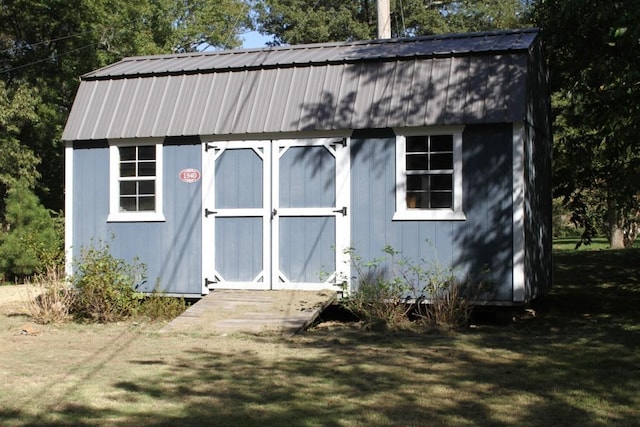 view of outbuilding