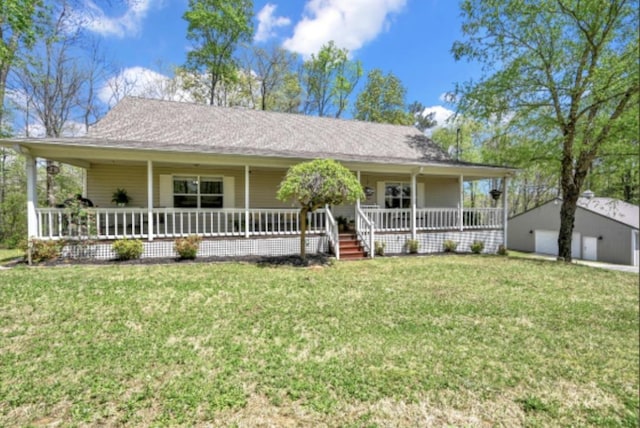 country-style home with a front yard