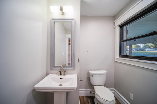 bathroom featuring toilet and sink