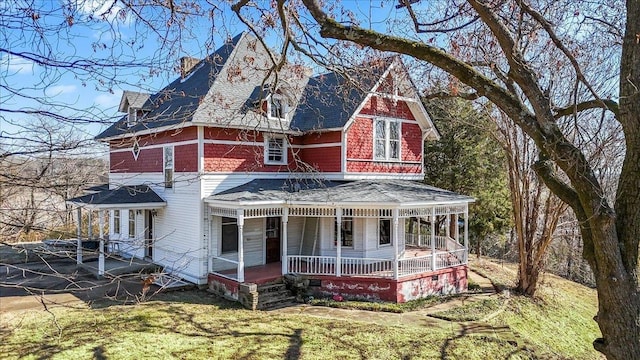 view of front of home featuring a porch and a front yard