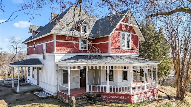 view of front of property featuring covered porch