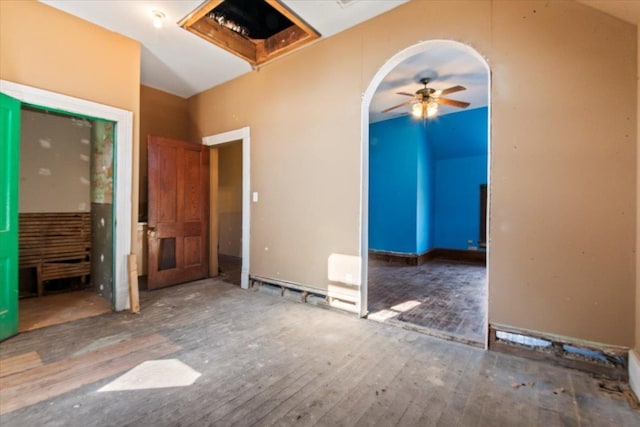 unfurnished room featuring dark hardwood / wood-style flooring and ceiling fan