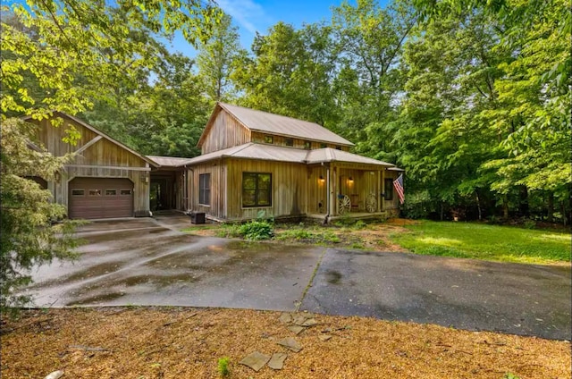 view of front facade with a garage and a front lawn