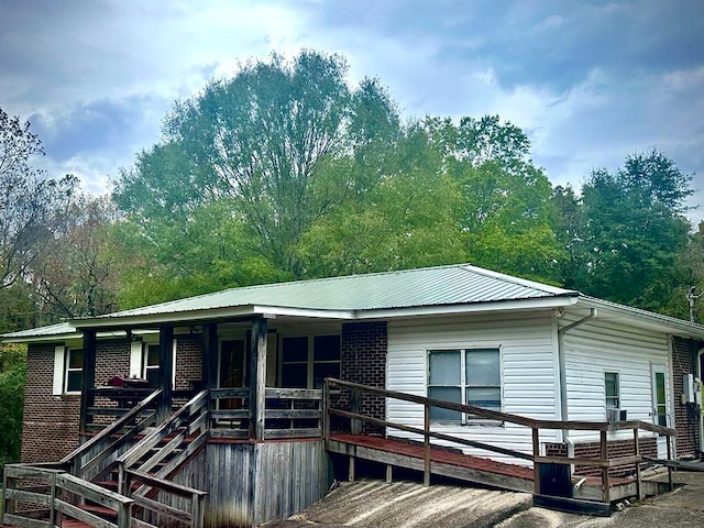 view of front of property