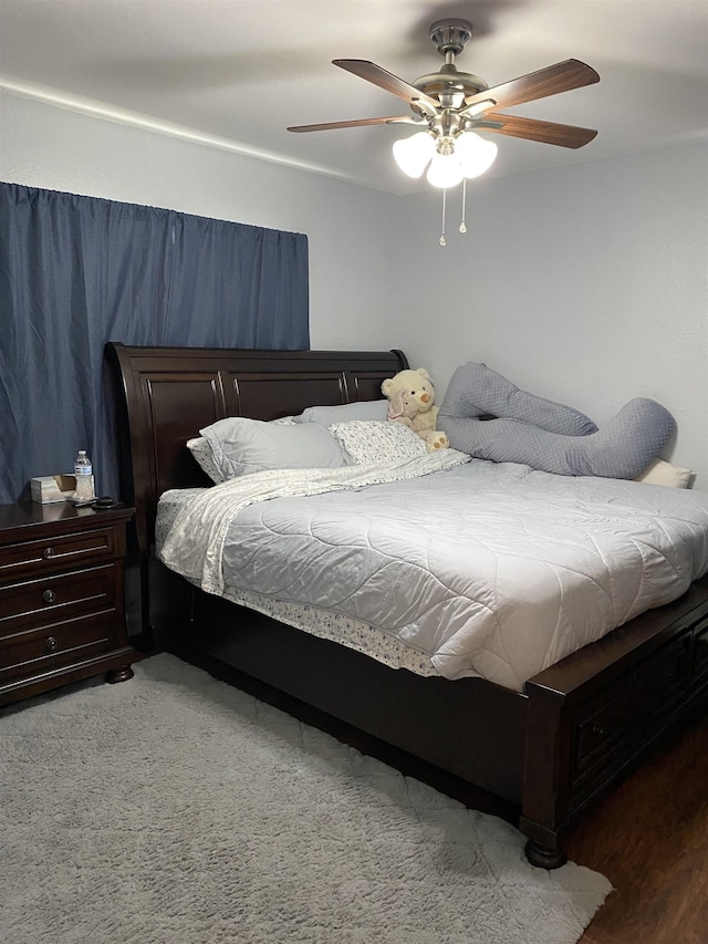 bedroom with ceiling fan