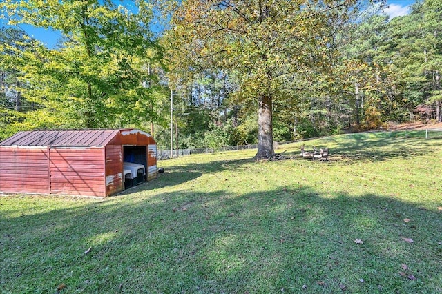 view of yard with a shed