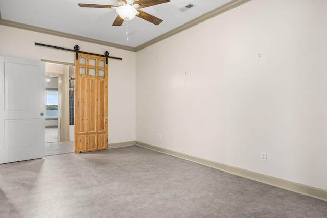 unfurnished room with a barn door, ceiling fan, and crown molding