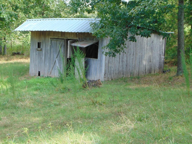 view of outbuilding