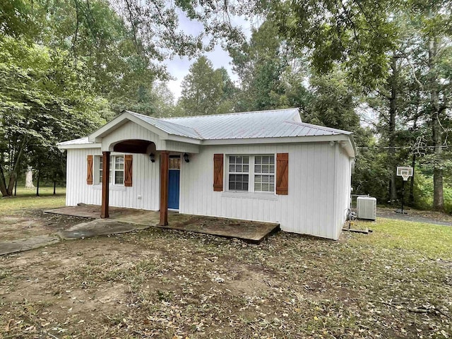 view of front of house featuring central AC and a porch