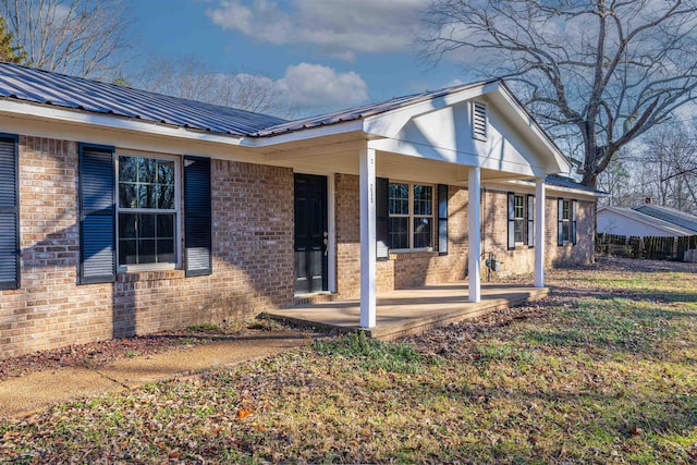 view of front of property with covered porch