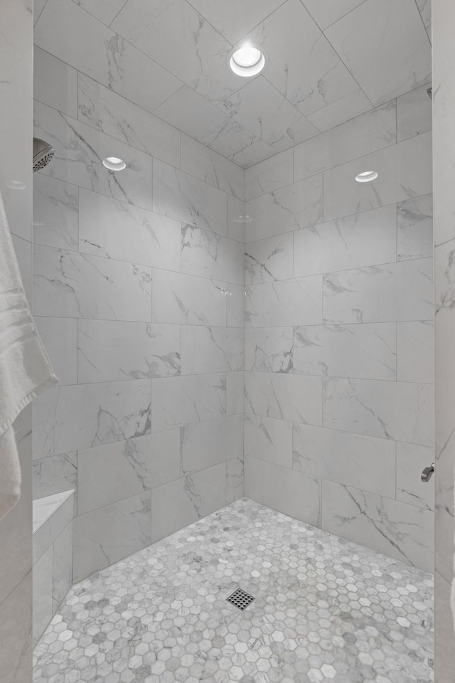 full bath featuring tiled shower