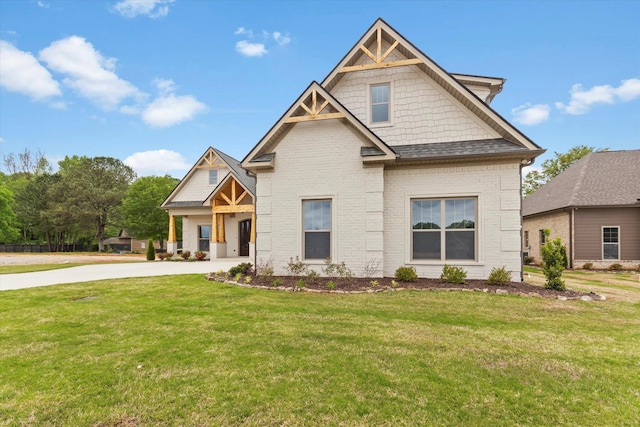 craftsman house featuring a front yard