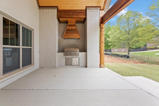 view of patio / terrace featuring an outdoor kitchen and grilling area