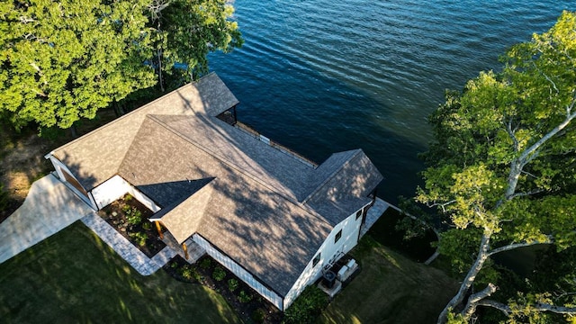 bird's eye view with a water view