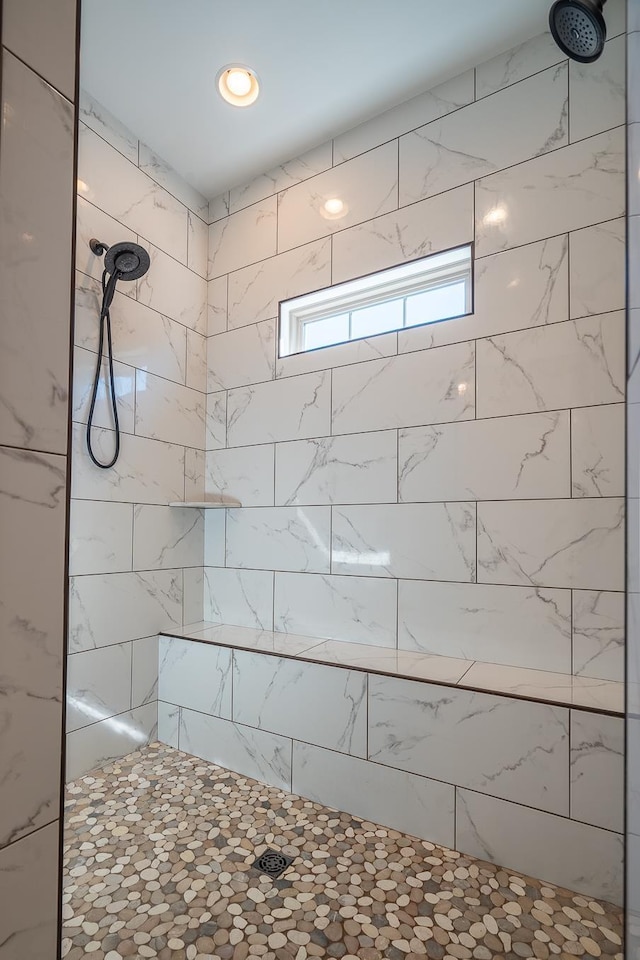 bathroom featuring a tile shower