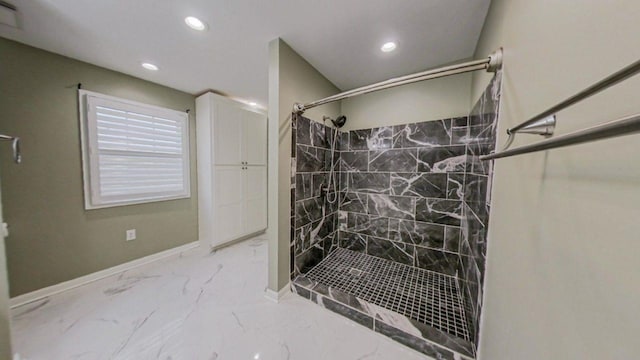 bathroom featuring a tile shower