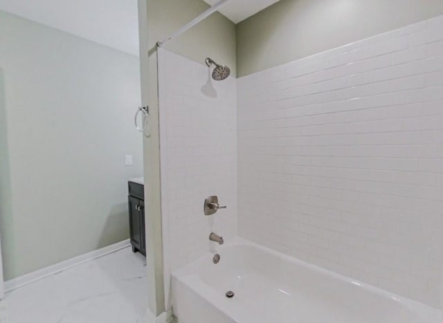 bathroom with tiled shower / bath and vanity